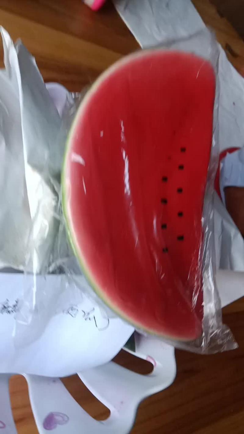 农民自种的西瓜麒麟瓜应季水果，7一8斤为—件包邮。